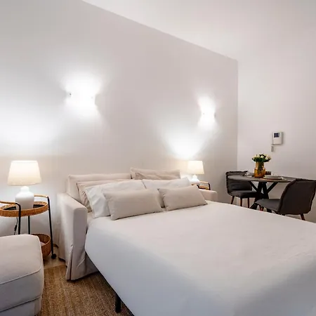 Luxury In Center Apartment