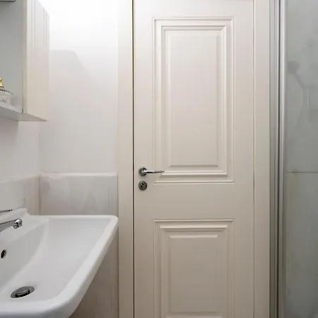 Luxury In Center Apartment